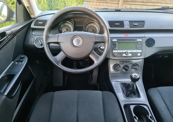 Volkswagen Passat cena 9900 przebieg: 371350, rok produkcji 2005 z Krosno małe 277